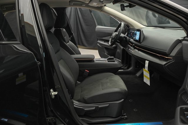 Vehicle image 16 of 33