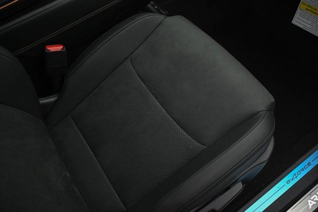 Vehicle image 17 of 33
