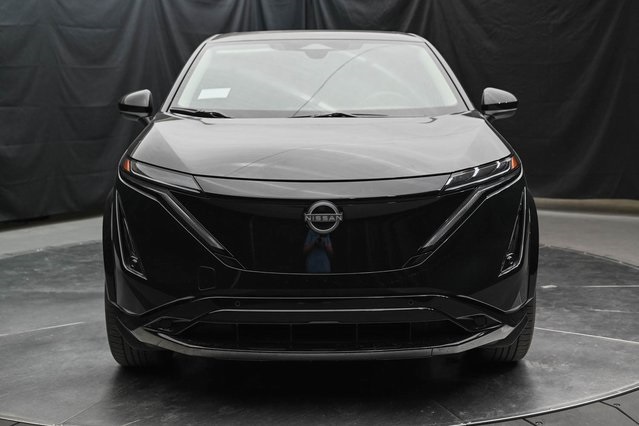 Vehicle image 2 of 33