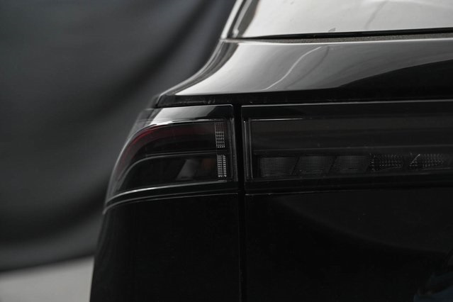 Vehicle image 12 of 33