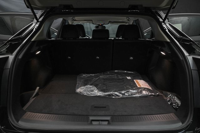 Vehicle image 20 of 33