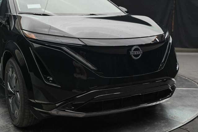 Vehicle image 4 of 32