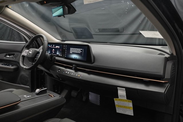 Vehicle image 18 of 32