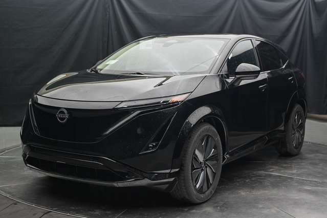 Vehicle image 1 of 32