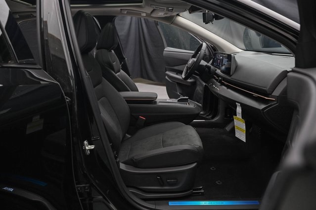 Vehicle image 12 of 32