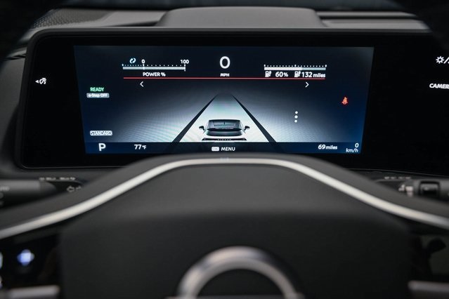 Vehicle image 26 of 32