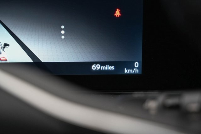 Vehicle image 25 of 32