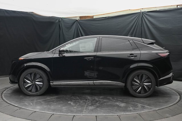 Vehicle image 8 of 32