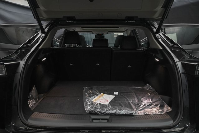 Vehicle image 11 of 32