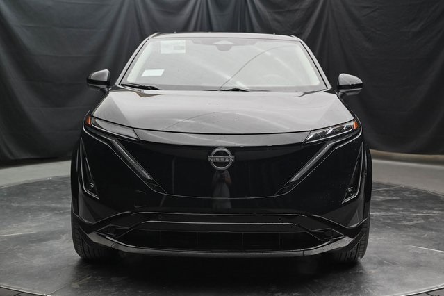Vehicle image 2 of 32