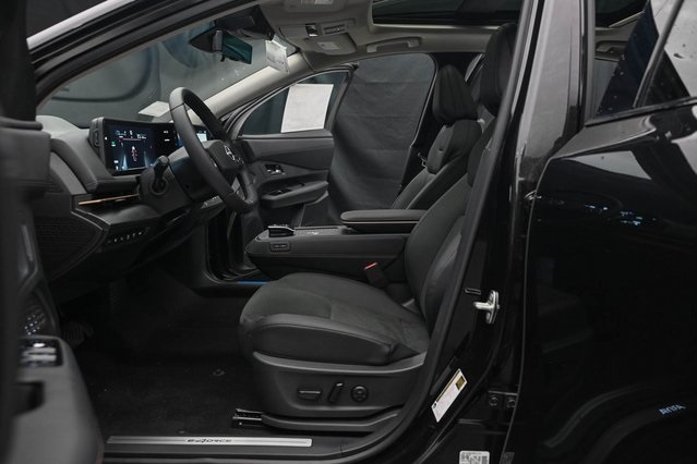 Vehicle image 15 of 32
