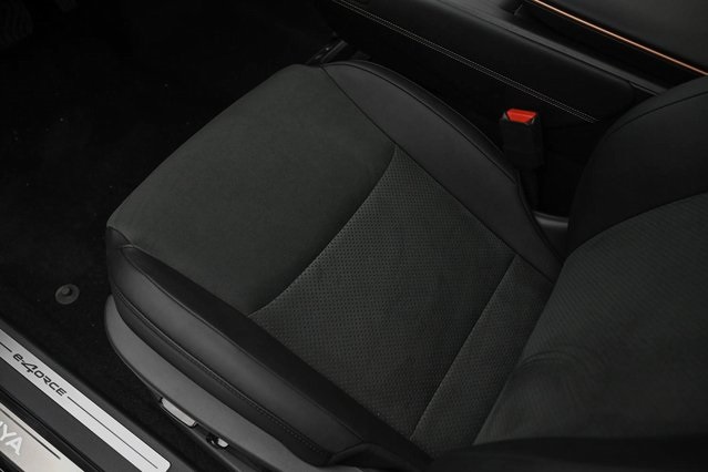 Vehicle image 13 of 32
