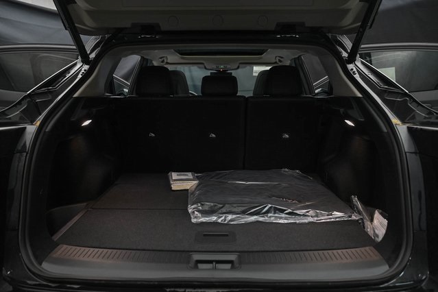 Vehicle image 10 of 32