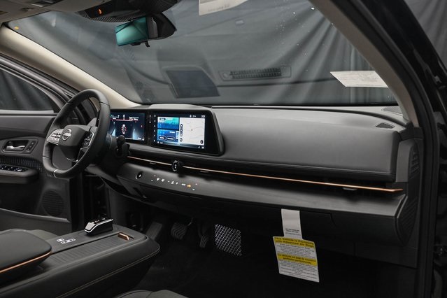 Vehicle image 17 of 32