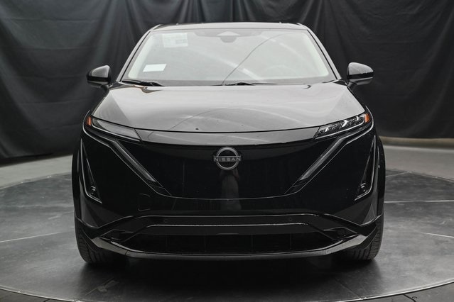 Vehicle image 2 of 32
