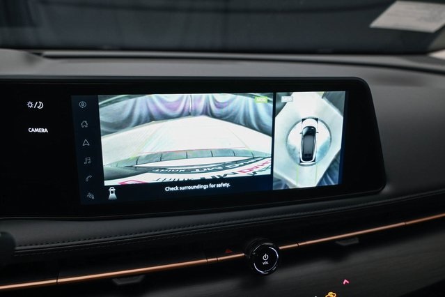 Vehicle image 21 of 32