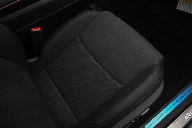 Vehicle image 14 of 32