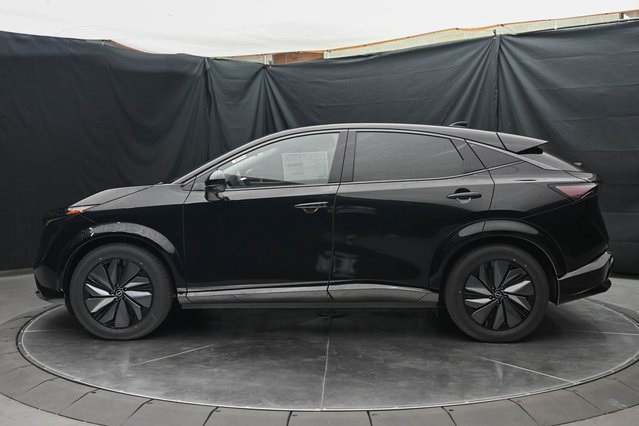 Vehicle image 7 of 32