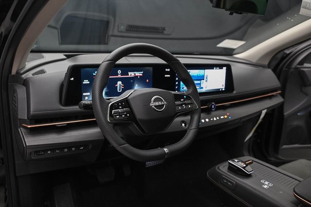 Vehicle image 18 of 32
