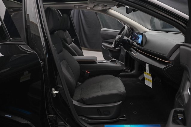 Vehicle image 11 of 32