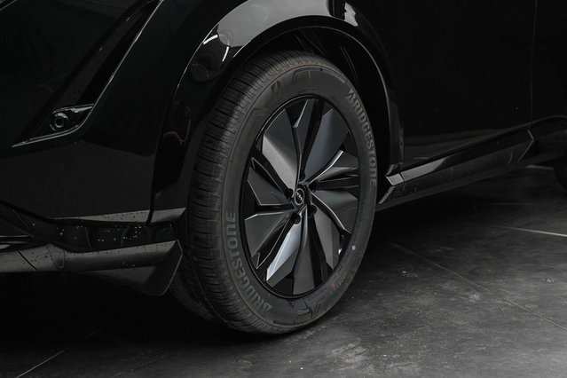 Vehicle image 10 of 36