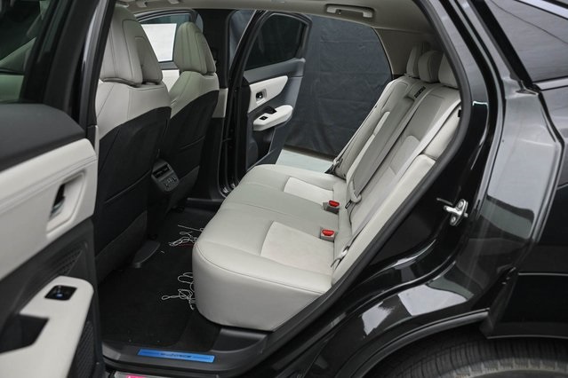 Vehicle image 23 of 36
