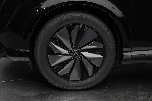 Vehicle image 11 of 36