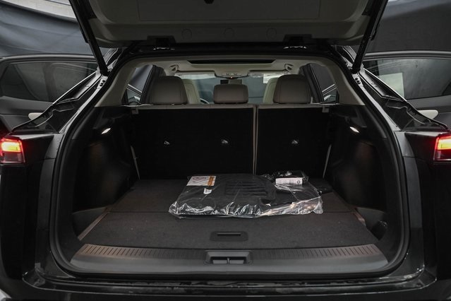 Vehicle image 21 of 36