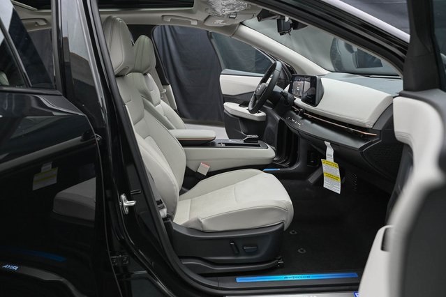 Vehicle image 16 of 36