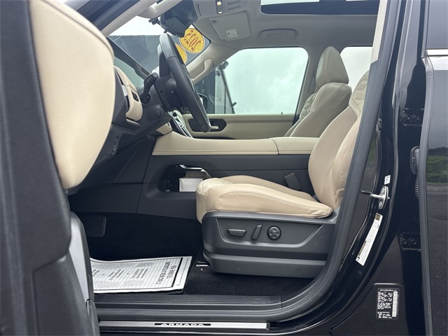 Vehicle image 17 of 55