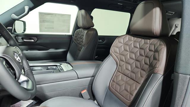 Vehicle image 18 of 40