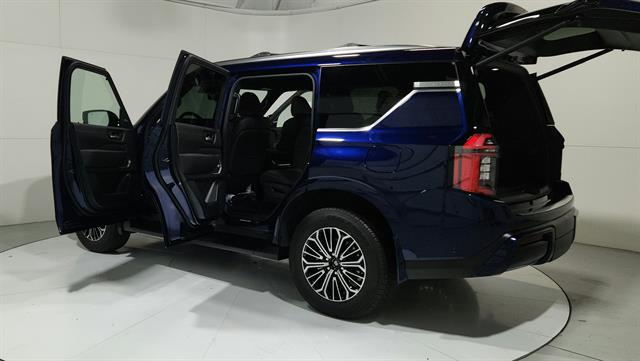 Vehicle image 14 of 40