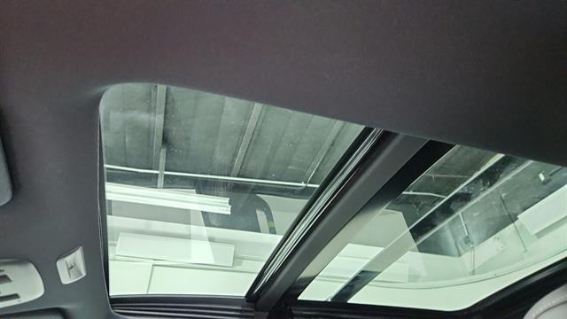 Vehicle image 19 of 40