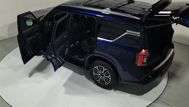 Vehicle image 16 of 40