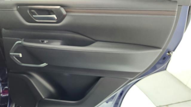 Vehicle image 38 of 40