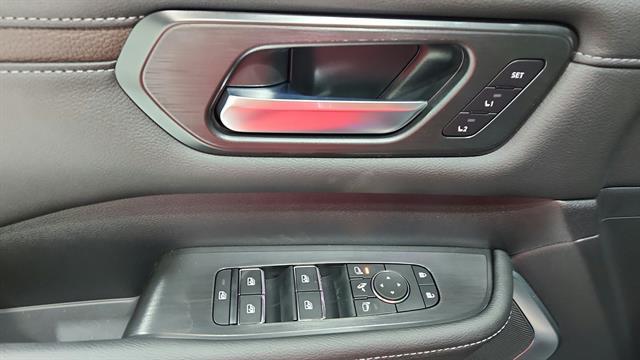 Vehicle image 27 of 40