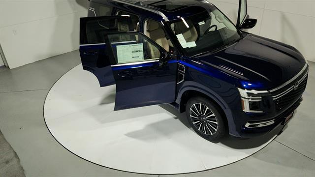 Vehicle image 33 of 51