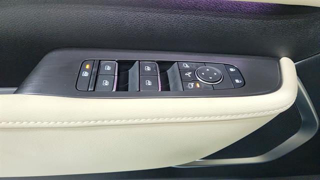 Vehicle image 23 of 51