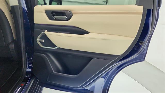 Vehicle image 36 of 51