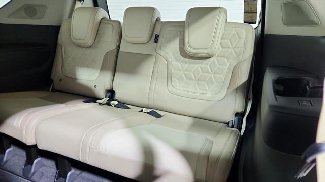 Vehicle image 26 of 51