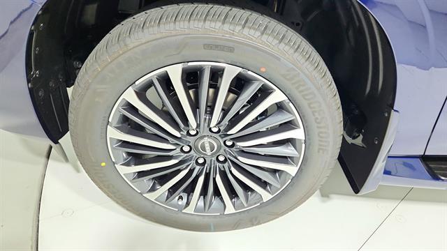 Vehicle image 39 of 51