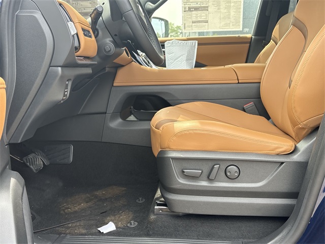 Vehicle image 13 of 39