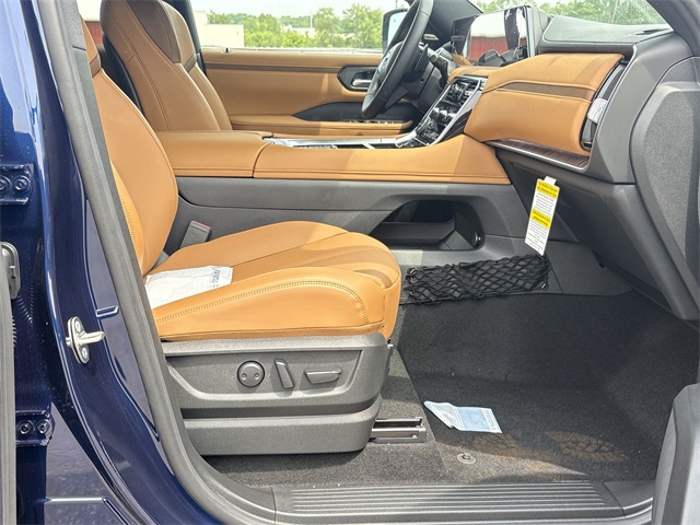 Vehicle image 27 of 39
