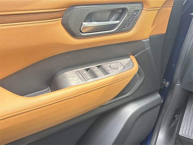 Vehicle image 14 of 39