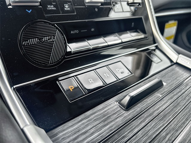 Vehicle image 20 of 37