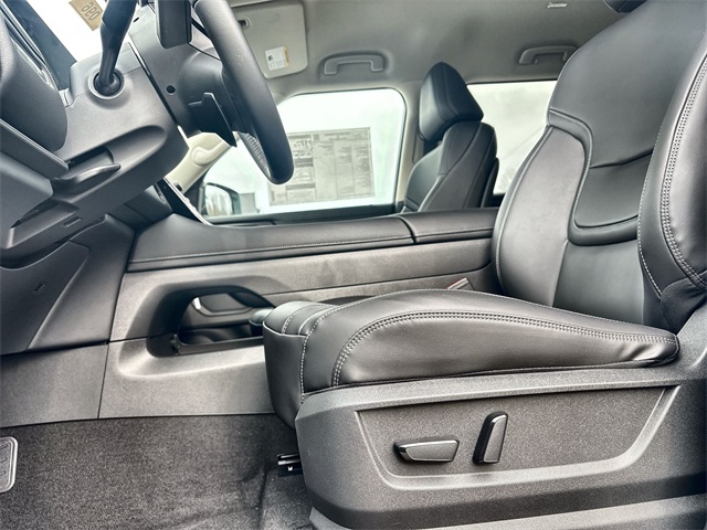 Vehicle image 13 of 37
