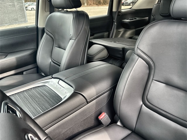 Vehicle image 21 of 37