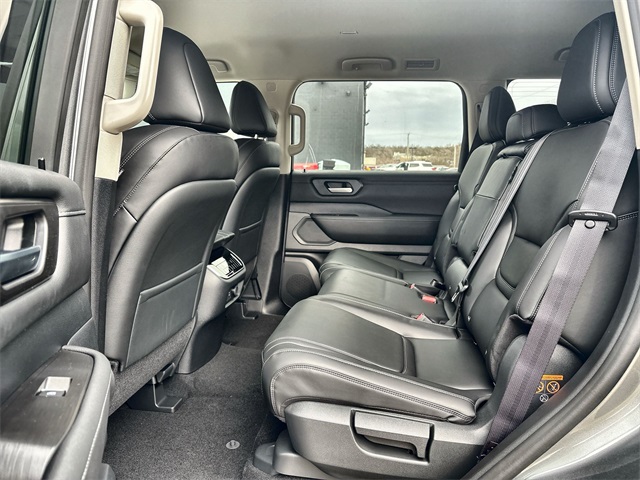 Vehicle image 22 of 37