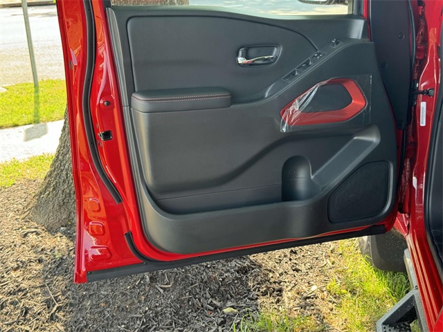 Vehicle image 13 of 18