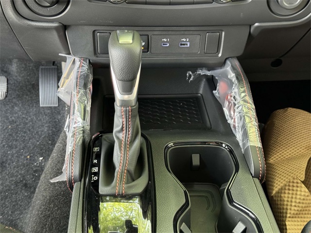 Vehicle image 12 of 18
